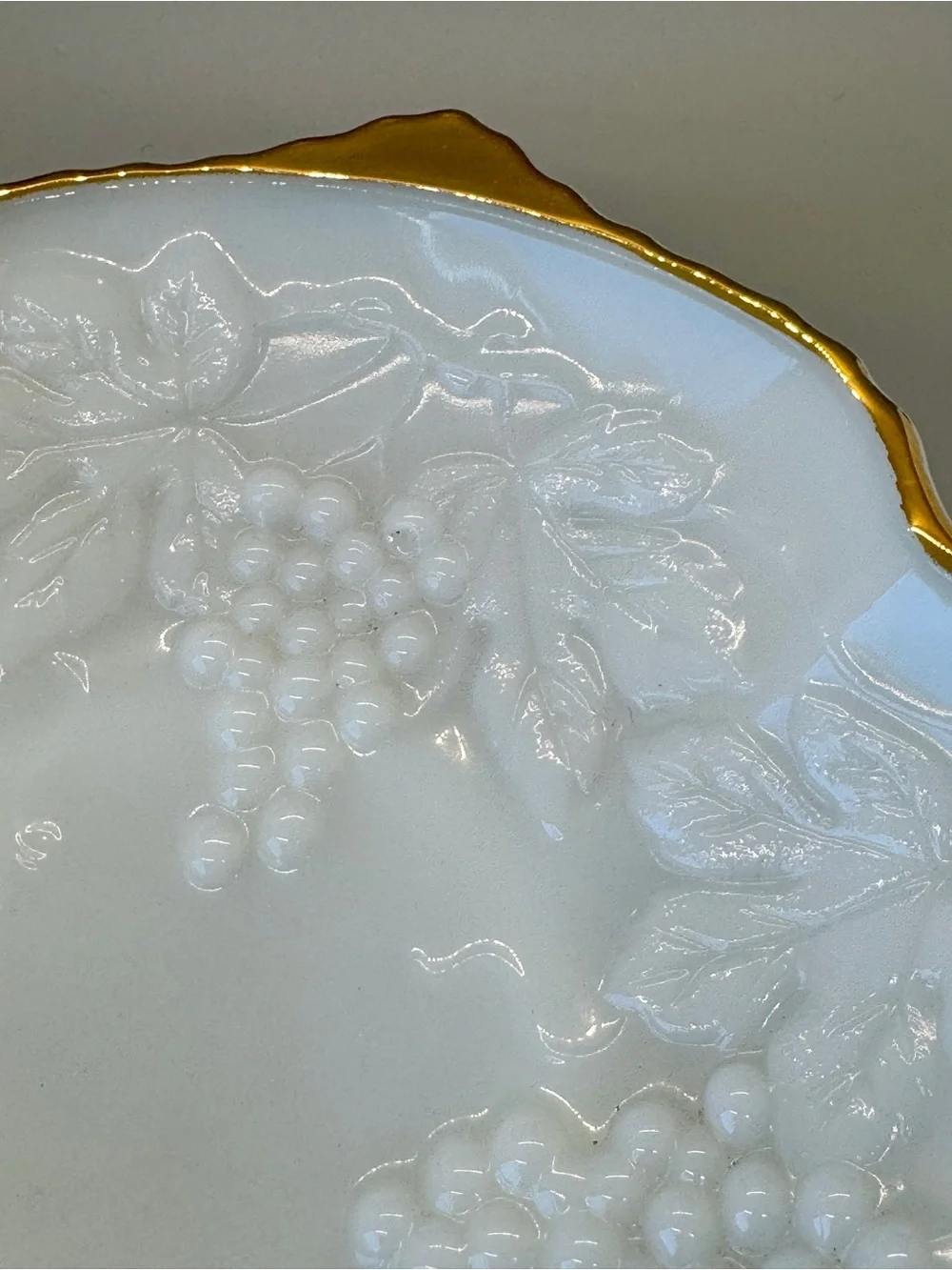 EUC Vintage Anchor Hocking White Milk Glass Footed Bowl w/Gold Trim
